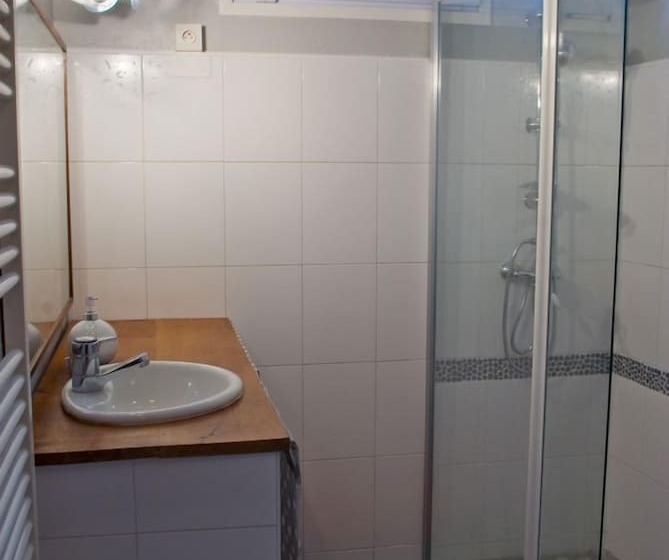 민박 Les Machicoulis