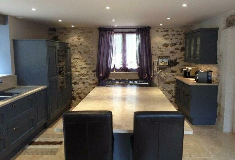 Domaine De Montboulon