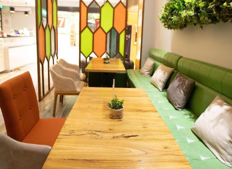 Отель 7days Premium Shanghai Xujiahui Longhua Road Subway Station Branch