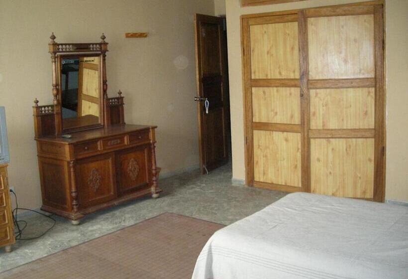 هتل El Merlin Cabo Blanco