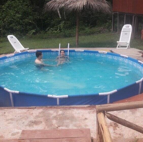 هتل Explorer Lodge