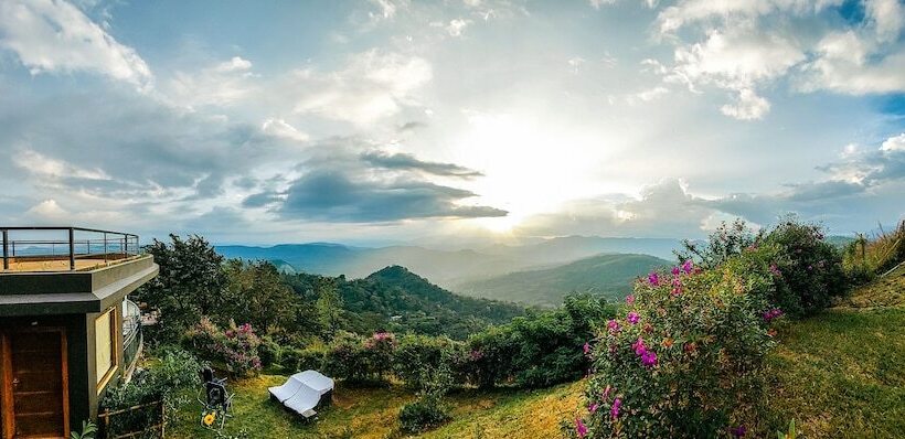 Отель Haze And Kites Resort Munnar