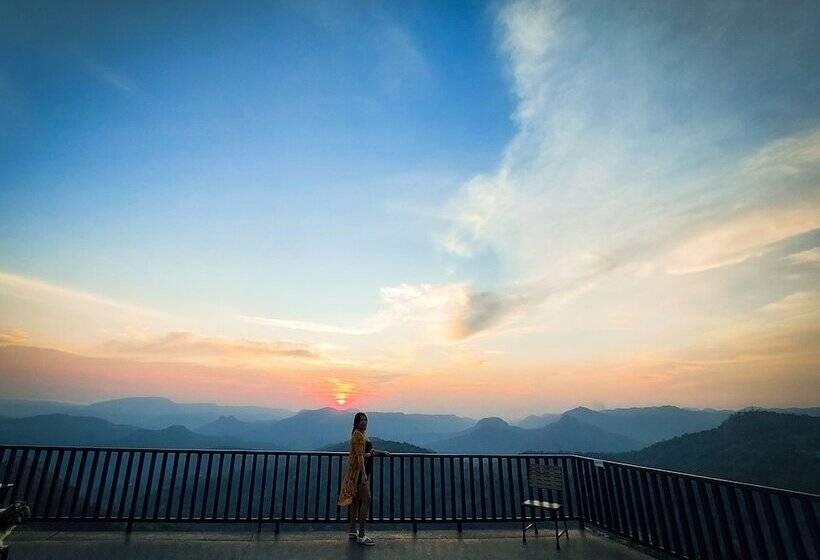 Отель Haze And Kites Resort Munnar