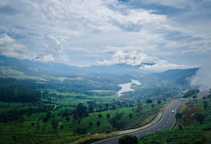Отель Haze And Kites Resort Munnar