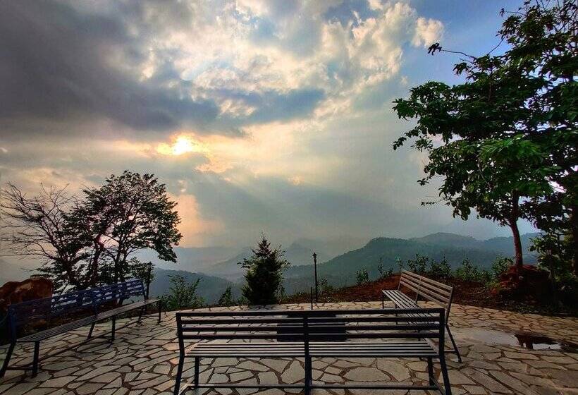 Отель Haze And Kites Resort Munnar