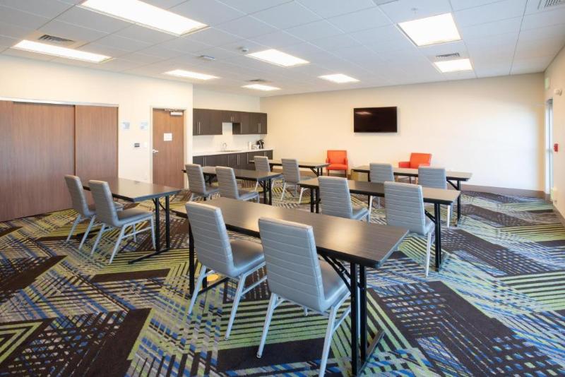Отель Holiday Inn Express & Suites Goodland I 70, An Ihg