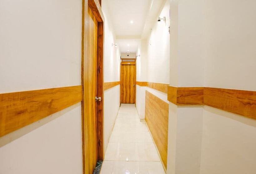 Fabhotel Indore Palace