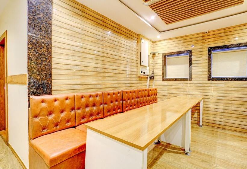 Fabhotel Indore Palace