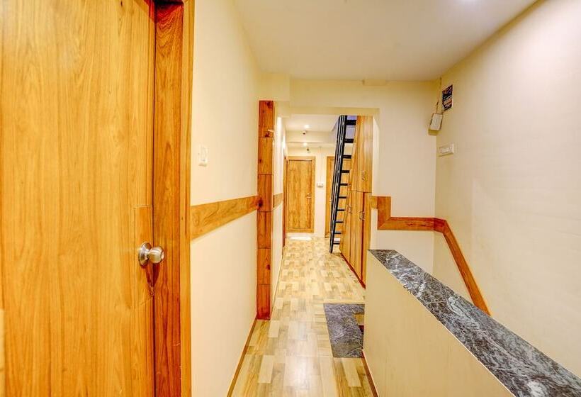 Fabhotel Indore Palace