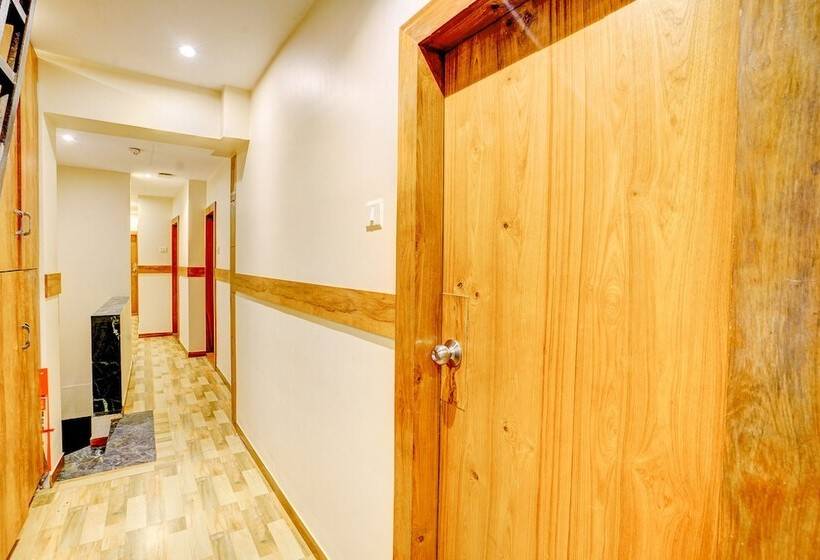 Fabhotel Indore Palace