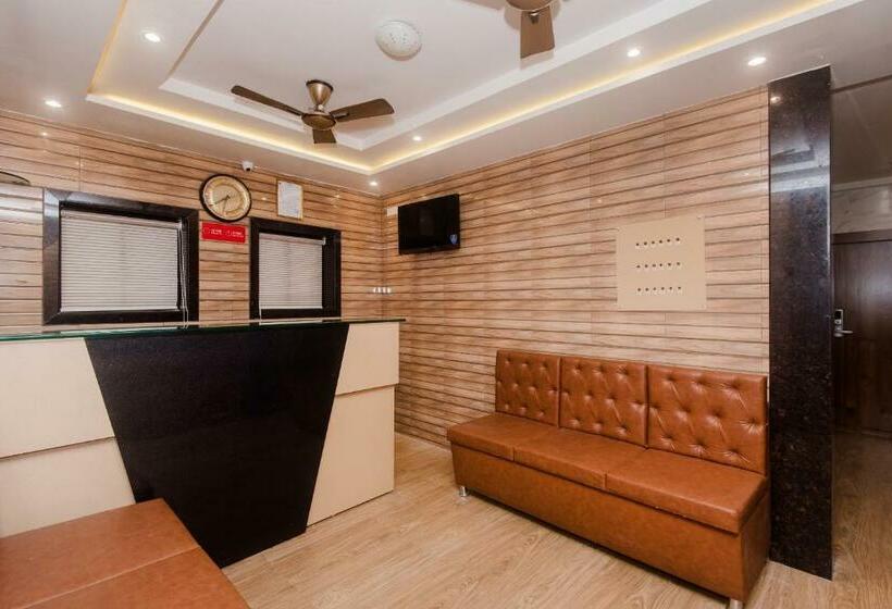 Fabhotel Indore Palace