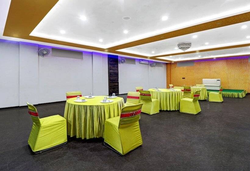 Itsy Hotels Anjali Mahal 500, Mtrs From Mathura Railway Station