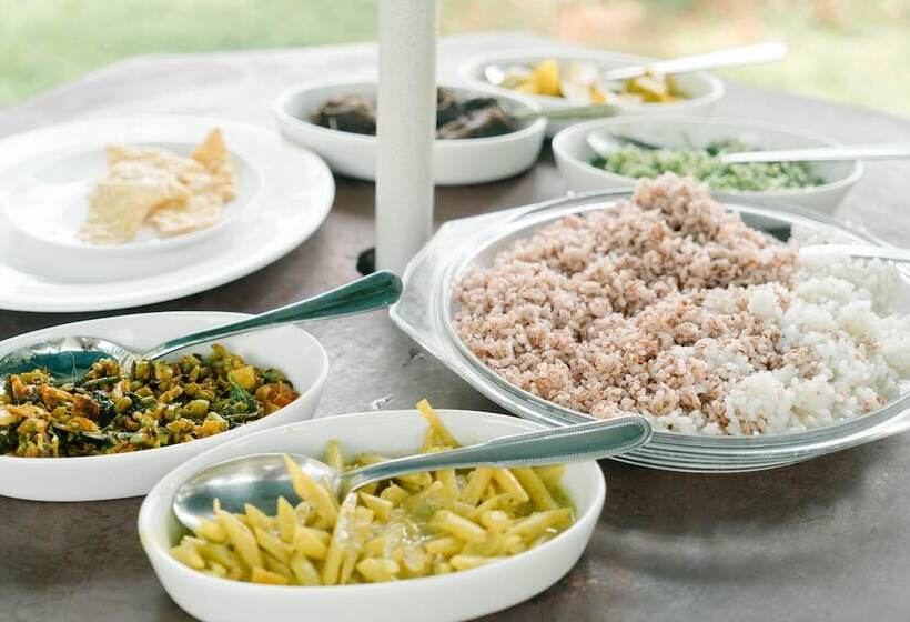 Отель Les Beach Chalets