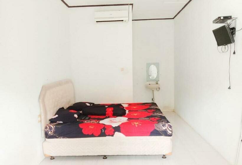 호텔 Oyo 3303 Penginapan Putri Asih Sawarna