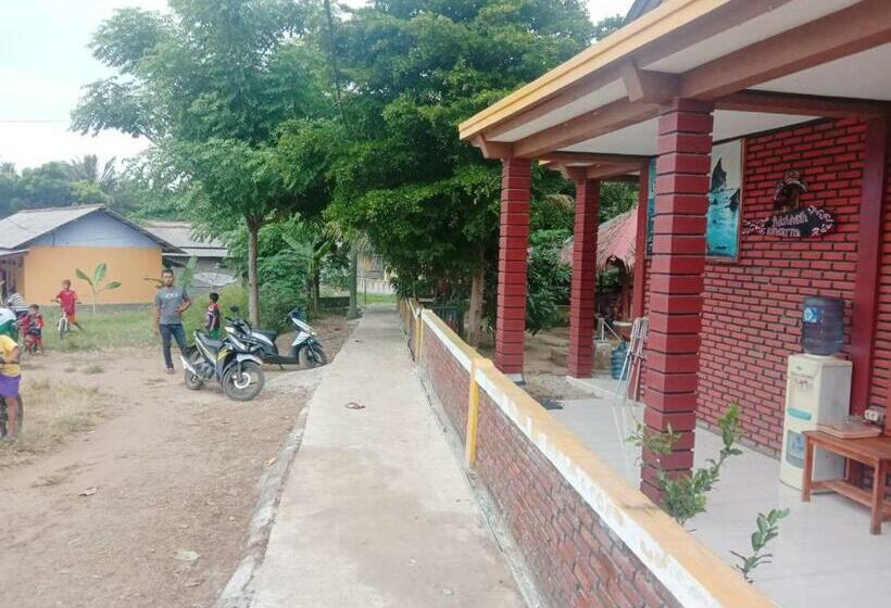 호텔 Oyo 3303 Penginapan Putri Asih Sawarna