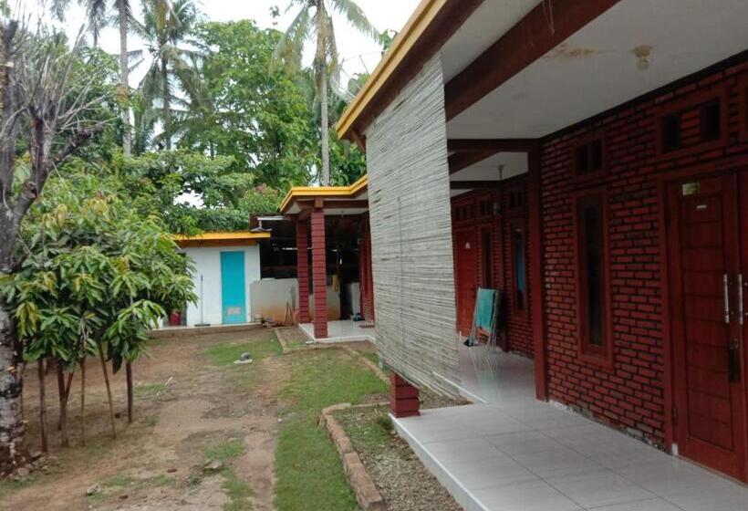 호텔 Oyo 3303 Penginapan Putri Asih Sawarna