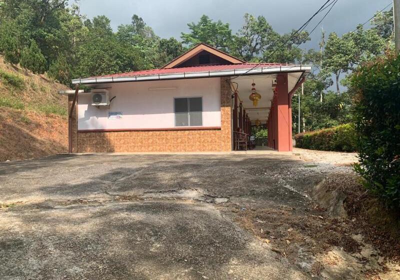 בית מלון כפרי Oyo 89928 Acf Guest House