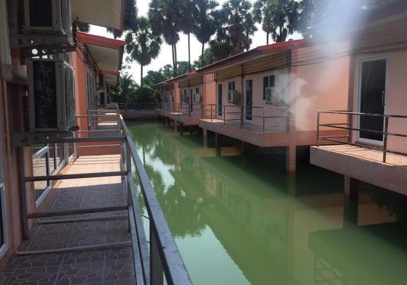 酒店 Palm Payom Village Resort