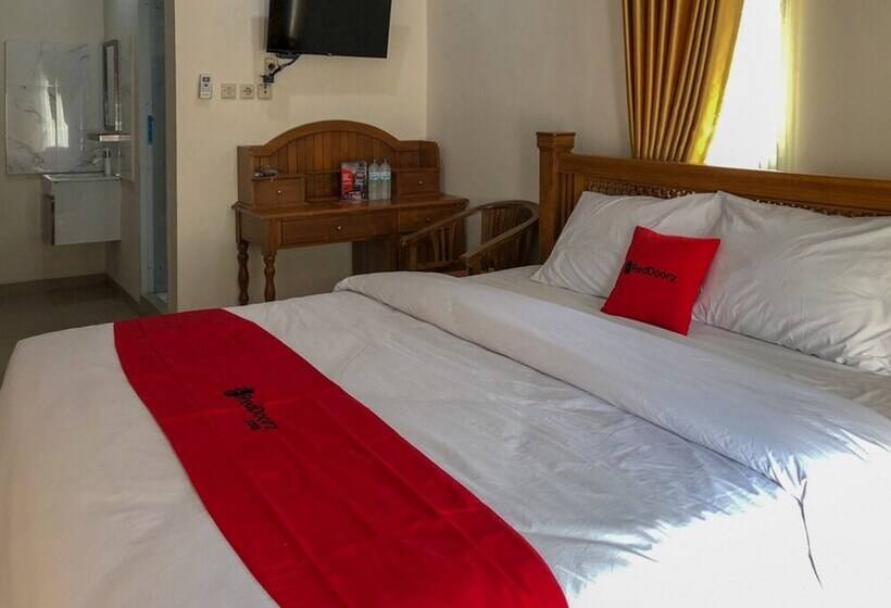 Отель Reddoorz Near Xt Square 3