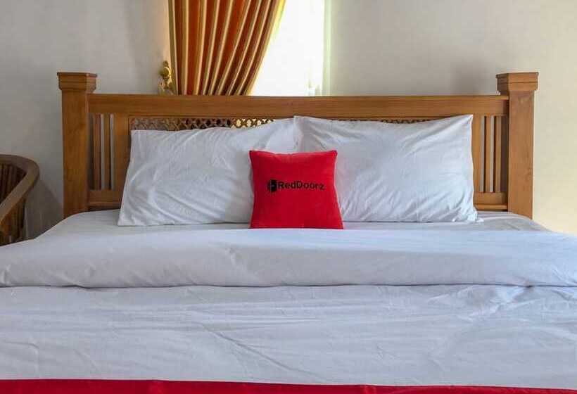 Отель Reddoorz Near Xt Square 3