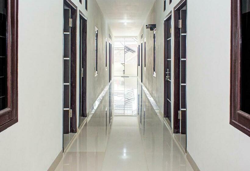 호텔 Reddoorz Syariah Near Stasiun Cianjur