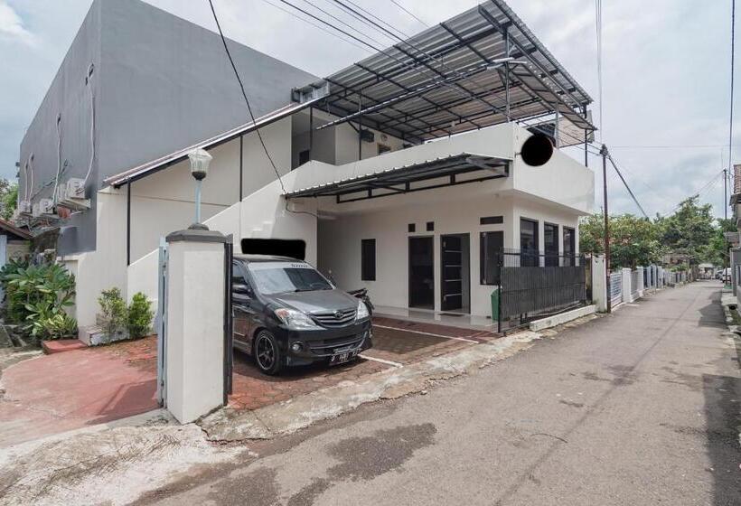 호텔 Reddoorz Syariah Near Stasiun Cianjur