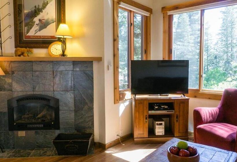 ホテル Ski Trails 4042