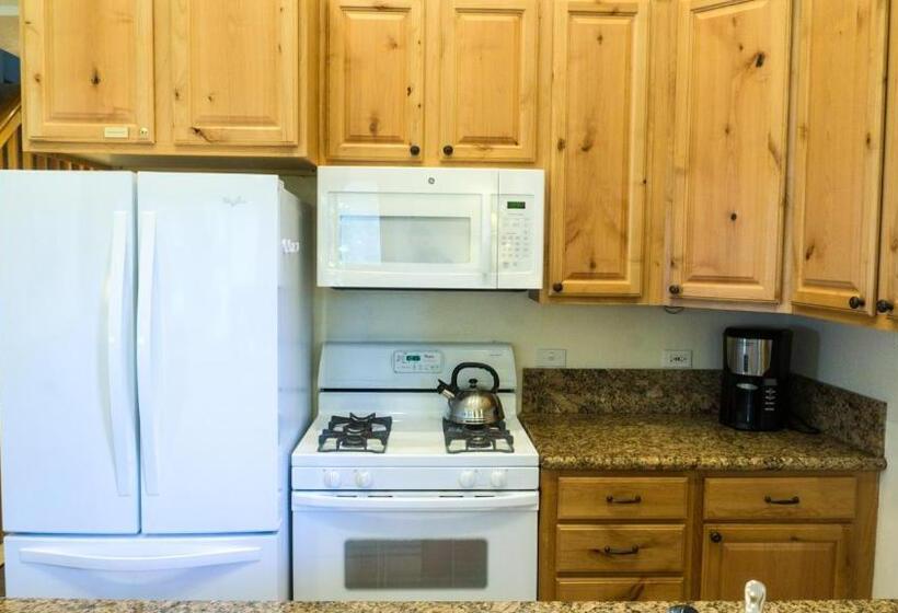 ホテル Ski Trails 4042