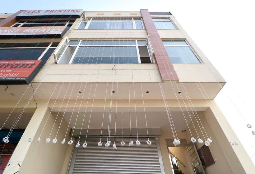 호텔 Sunroof By Oyo Rooms