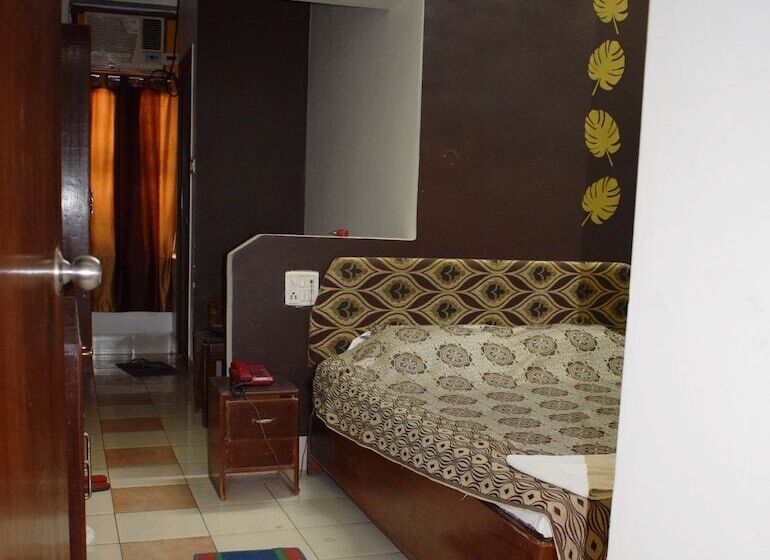 בית מלון כפרי The Centre Square