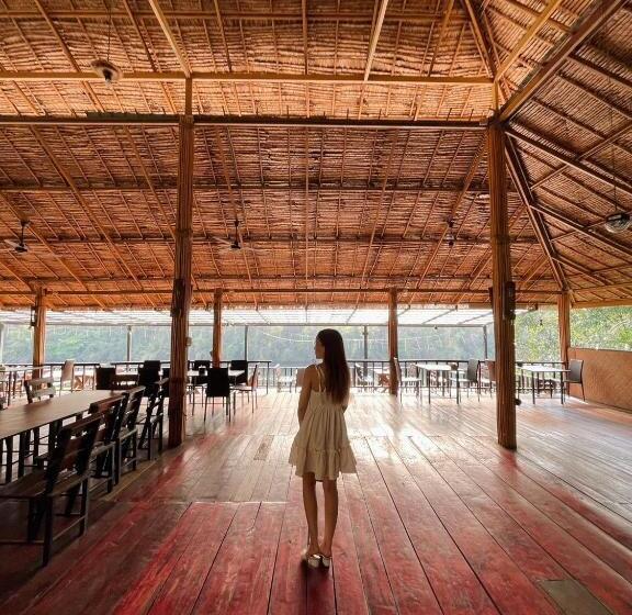 בית מלון כפרי The Hub Erawan Resort