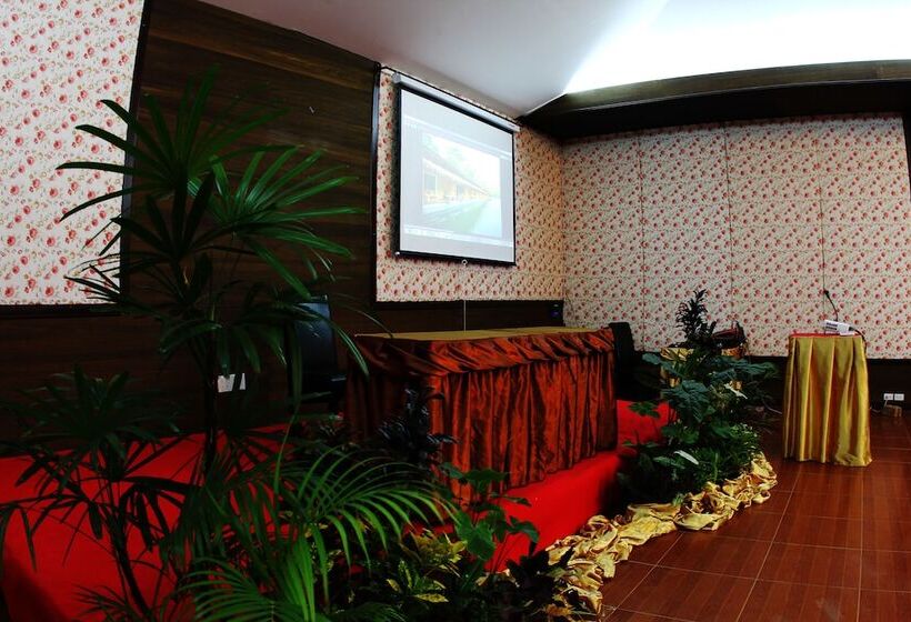 בית מלון כפרי The Hub Erawan Resort