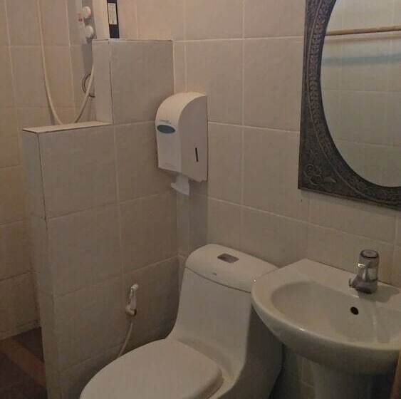 בית מלון כפרי The Hub Erawan Resort