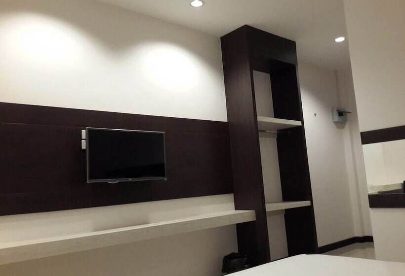 هتل The Room 24 Resort