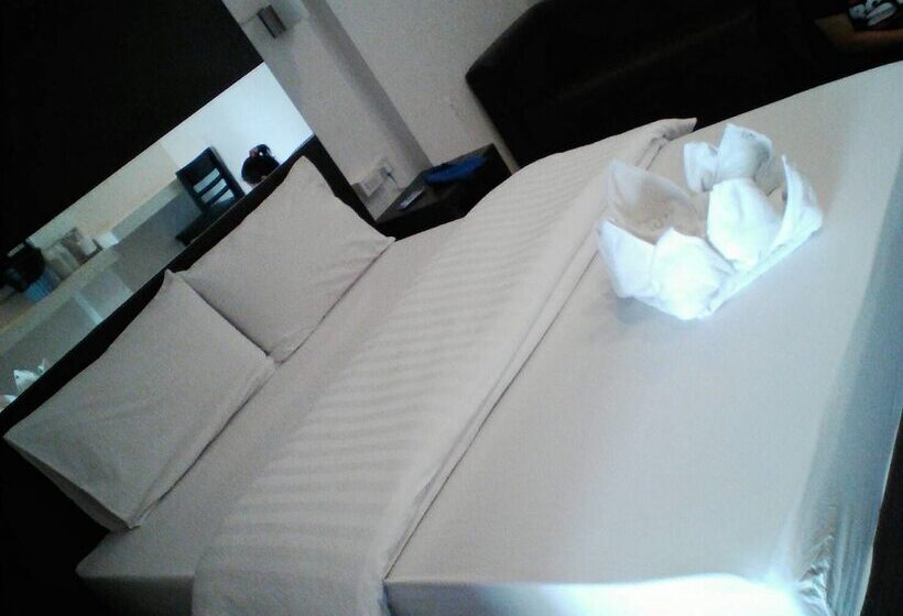 هتل The Room 24 Resort