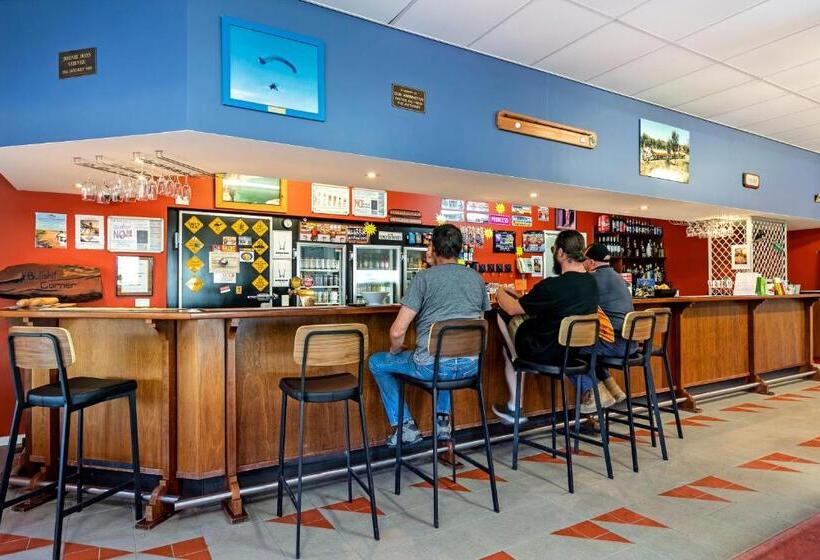 מוטל Border Village Roadhouse