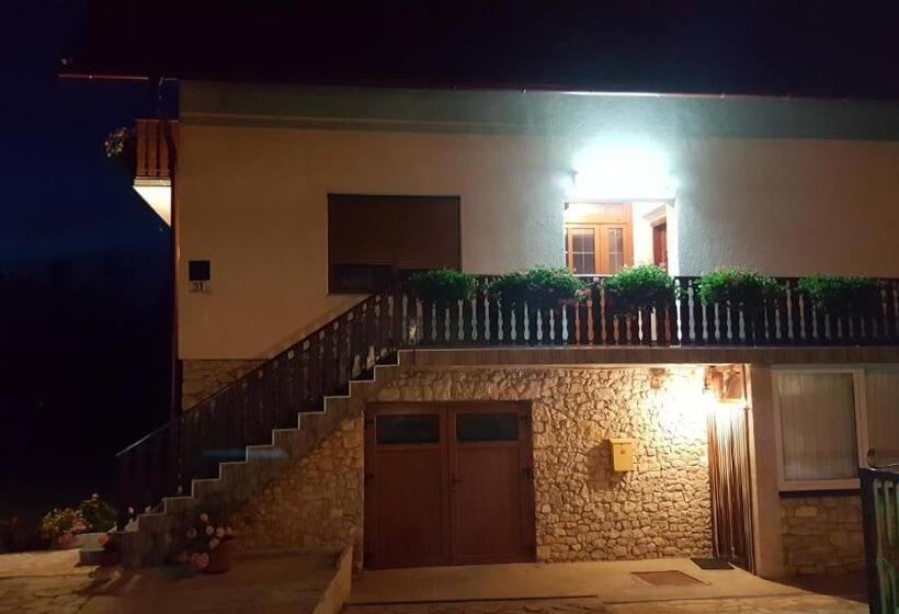 פנסיון Apartments And Rooms With Parking Space Jezerce, Plitvice   17768