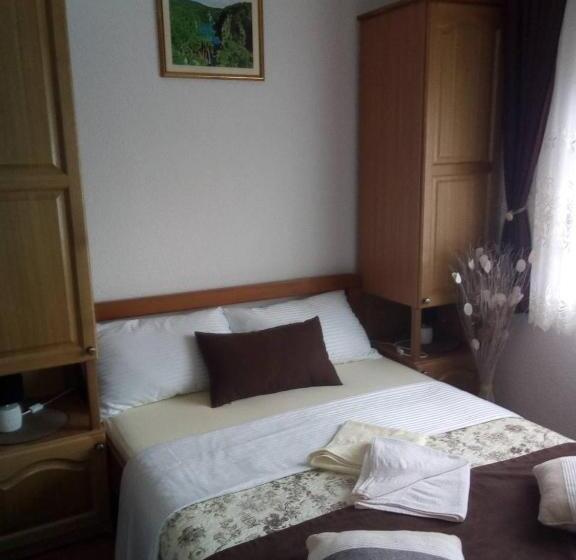 بنسيون Apartments And Rooms With Parking Space Jezerce, Plitvice   17768