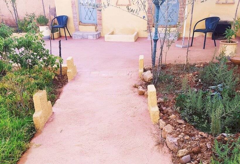 پانسیون Auberge Le Petit Jardin