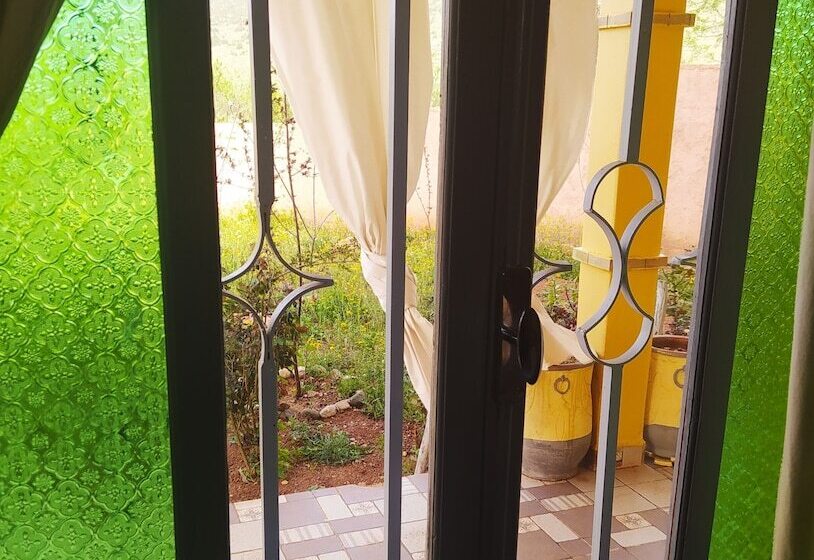 پانسیون Auberge Le Petit Jardin