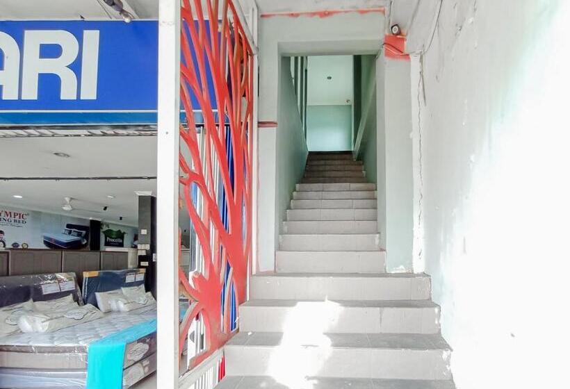 پانسیون Reddoorz Syariah Near Q Mall Banjarbaru