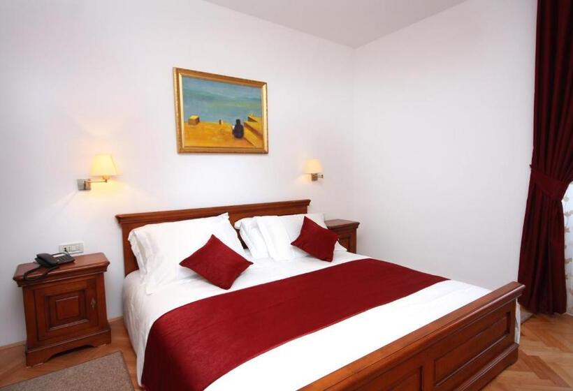 膳宿费 Rooms With A Swimming Pool Tisno, Murter   3219