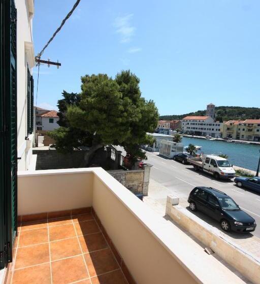 膳宿费 Rooms With A Swimming Pool Tisno, Murter   3219