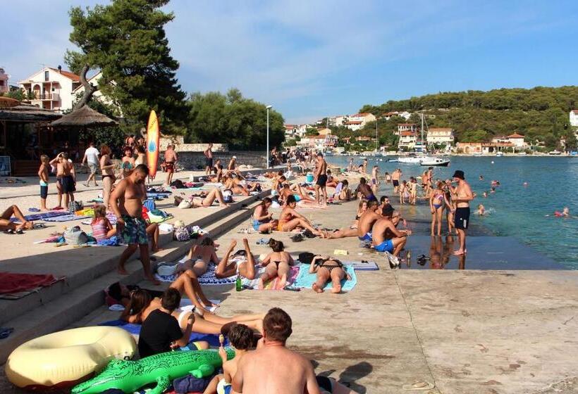 膳宿费 Rooms With A Swimming Pool Tisno, Murter   3219