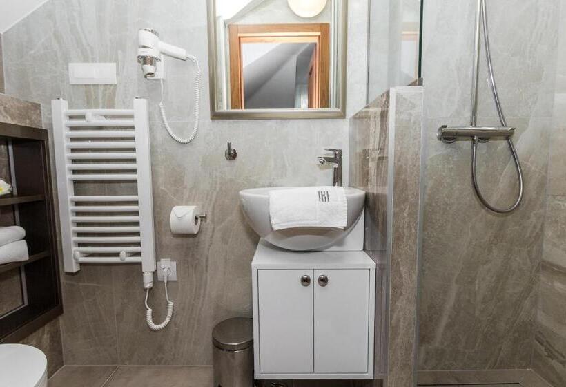 膳宿费 Rooms With A Swimming Pool Tisno, Murter   3219