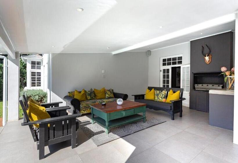 膳宿费 Taunton Manor