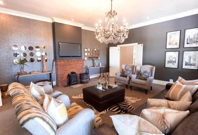 펜션 Taunton Manor