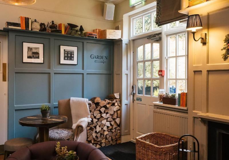 بنسيون The Black Boy