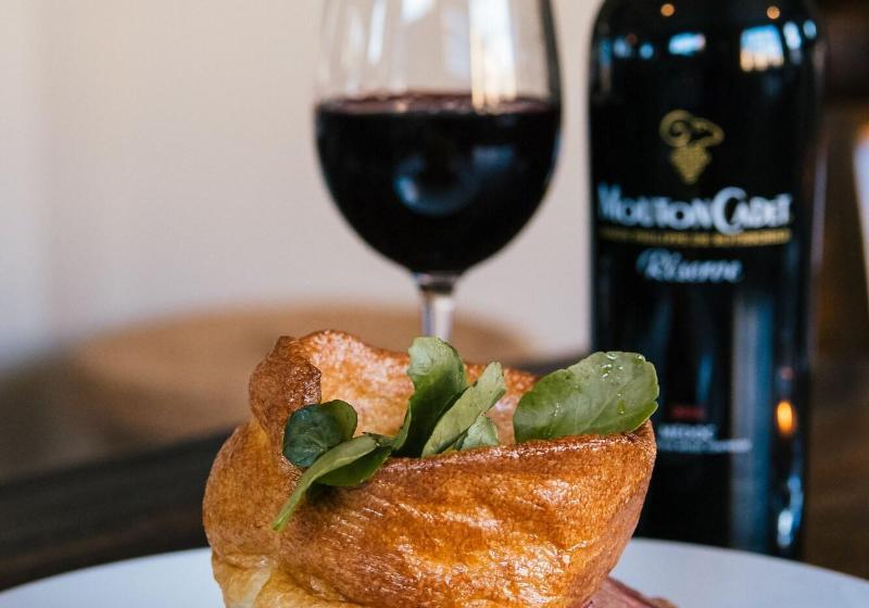 بنسيون The Black Boy