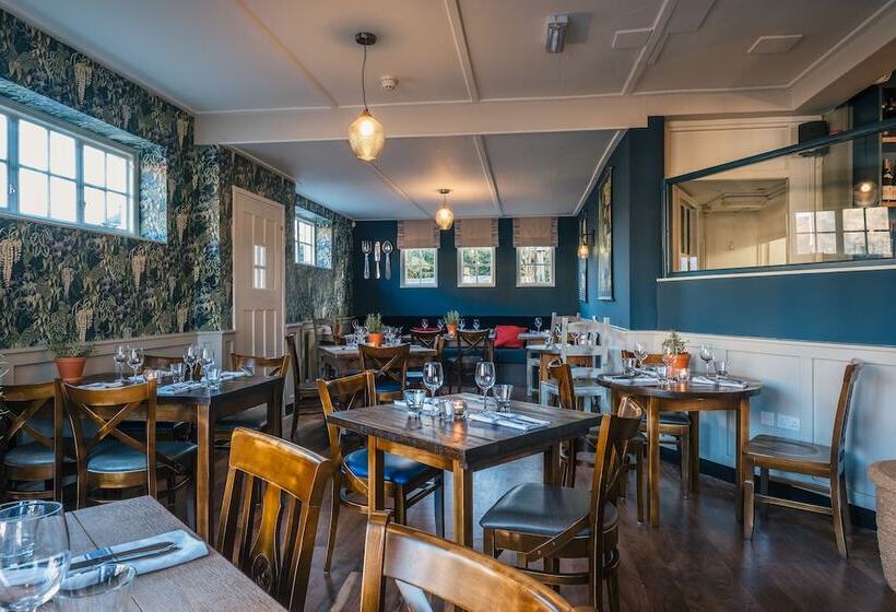 بنسيون The Black Boy